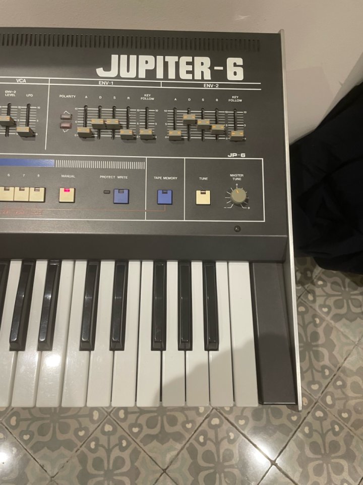 Roland Jupiter 6