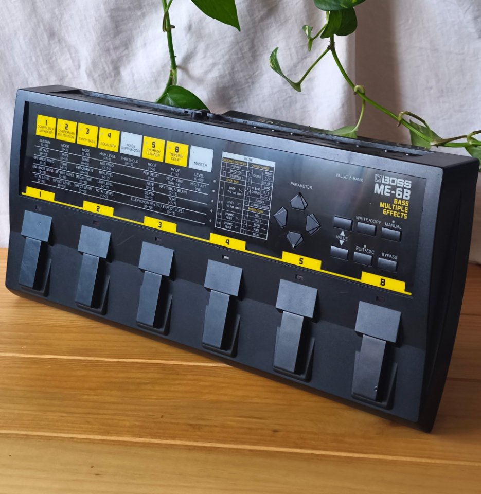 Multiefectos Boss ME-6B de segunda mano · Foto 1 de 3 · Barcelona · 95 €