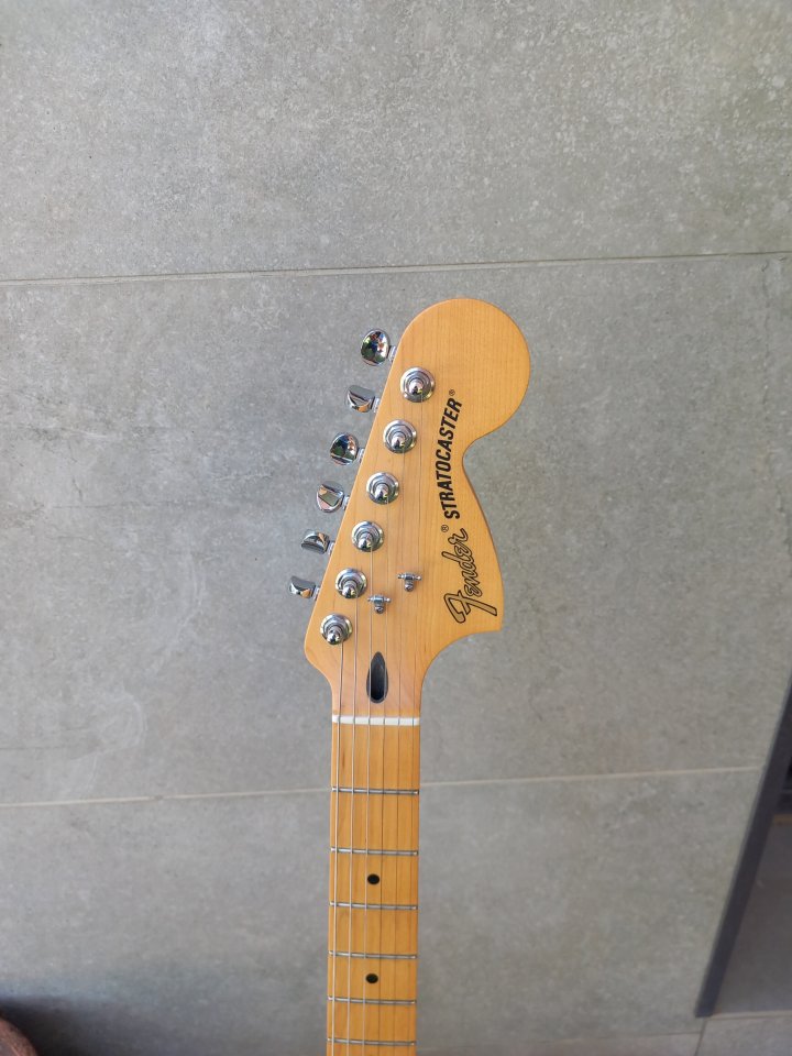 Fender de luxe stratocaster de segunda mano · Foto 4 de 9 · Zaragoza · 750 €