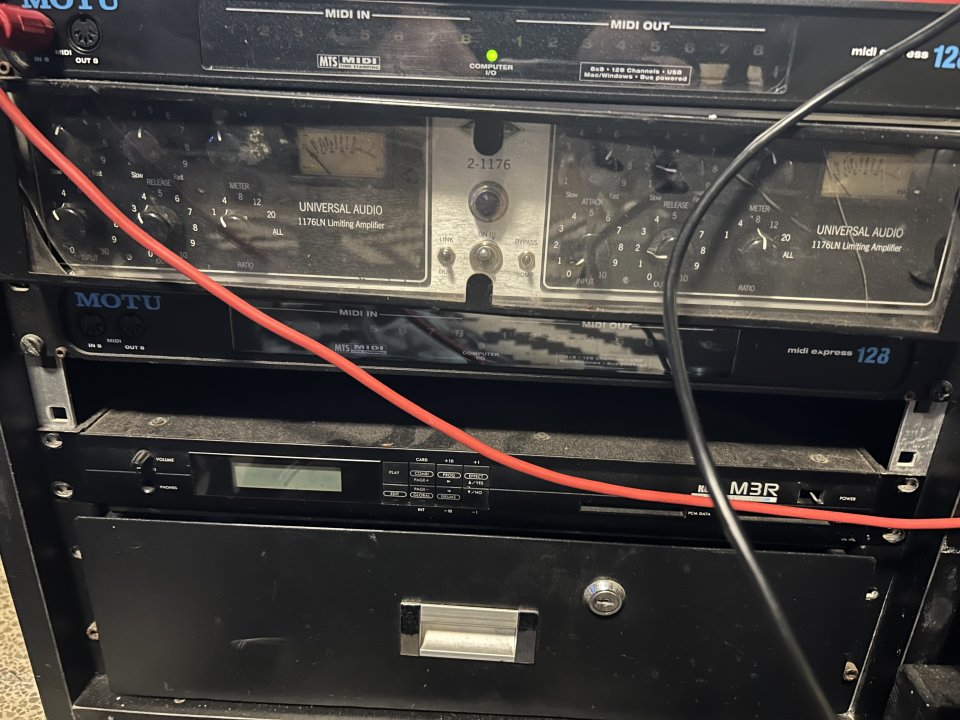 Vendo todos estos sintes muy baratos