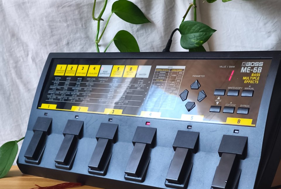 Multiefectos Boss ME-6B de segunda mano · Foto 2 de 3 · Barcelona · 95 €