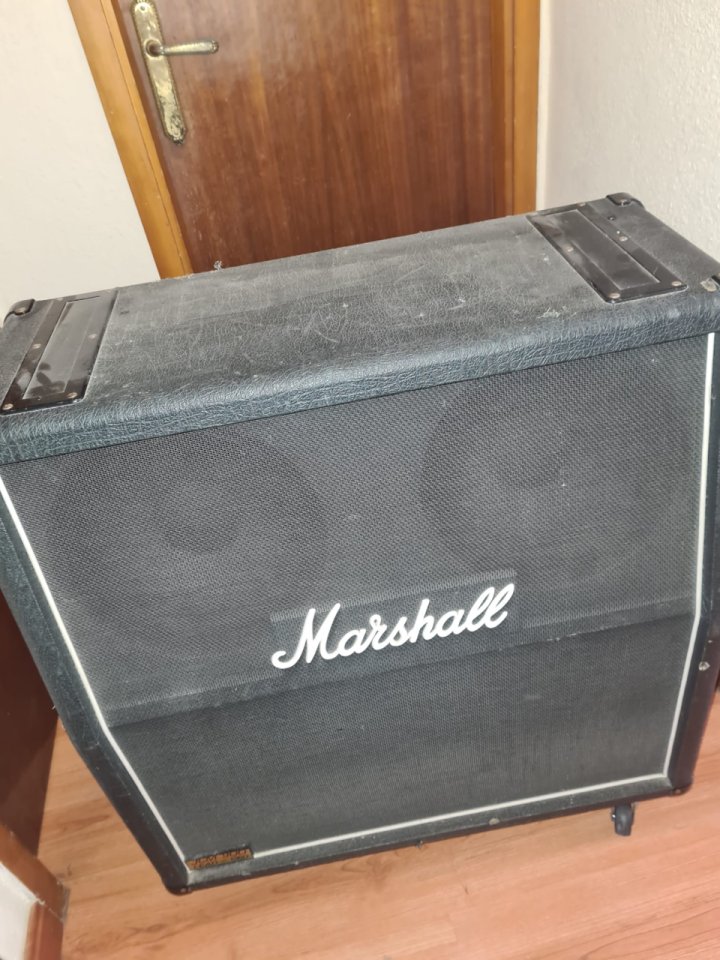 Cabezal Marshall VS100 + pantalla 1960A de segunda mano · Foto 2 de 4 · Madrid · 450 €