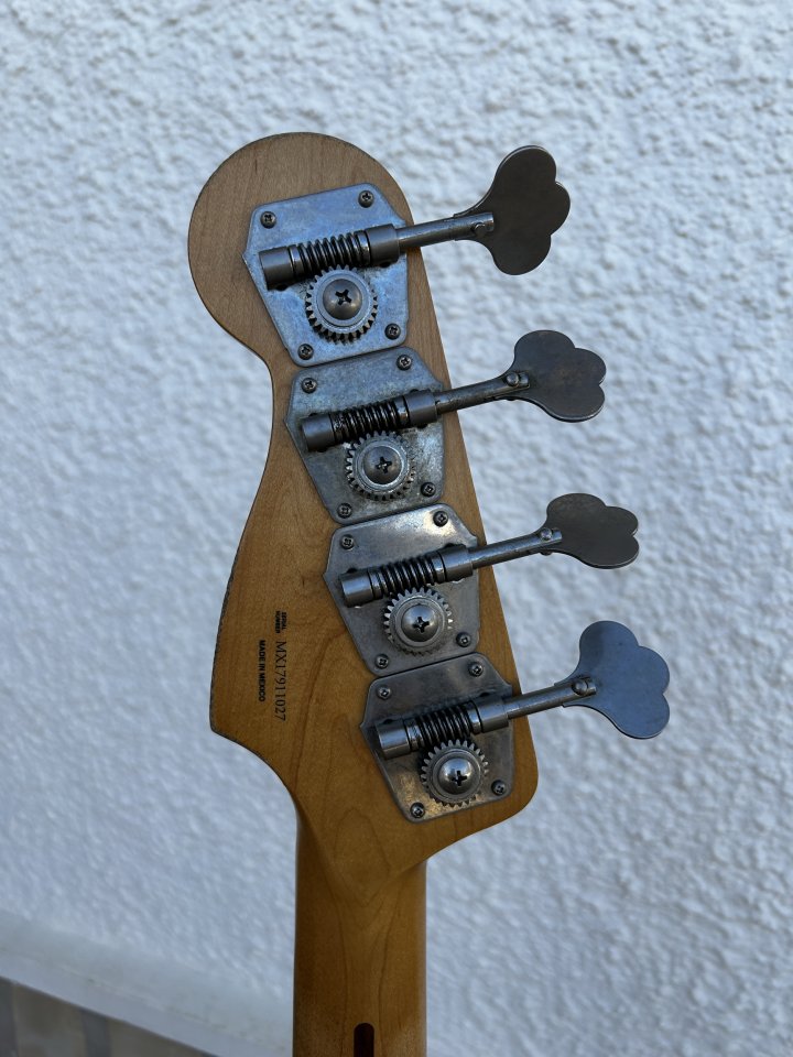 Fender Precision road worn 50s