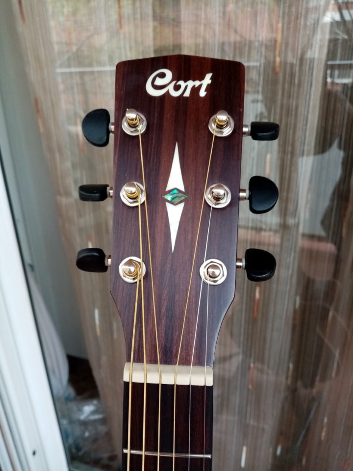 Cort L100F Electroacústica con tapa maciza de abeto y previo fishman
