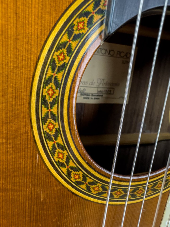 Guitarra clasica-flamenca Antonio Picado 40 solida de segunda mano · Foto 9 de 10 · Tarragona · 450 €