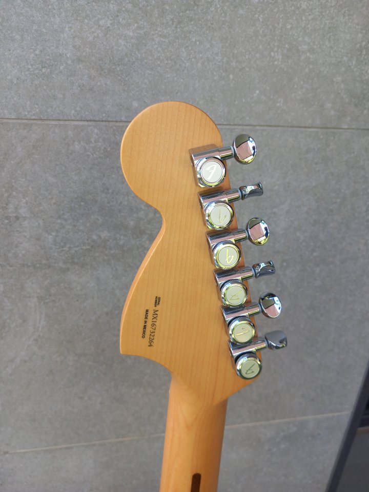 Fender de luxe stratocaster de segunda mano · Foto 7 de 9 · Zaragoza · 750 €