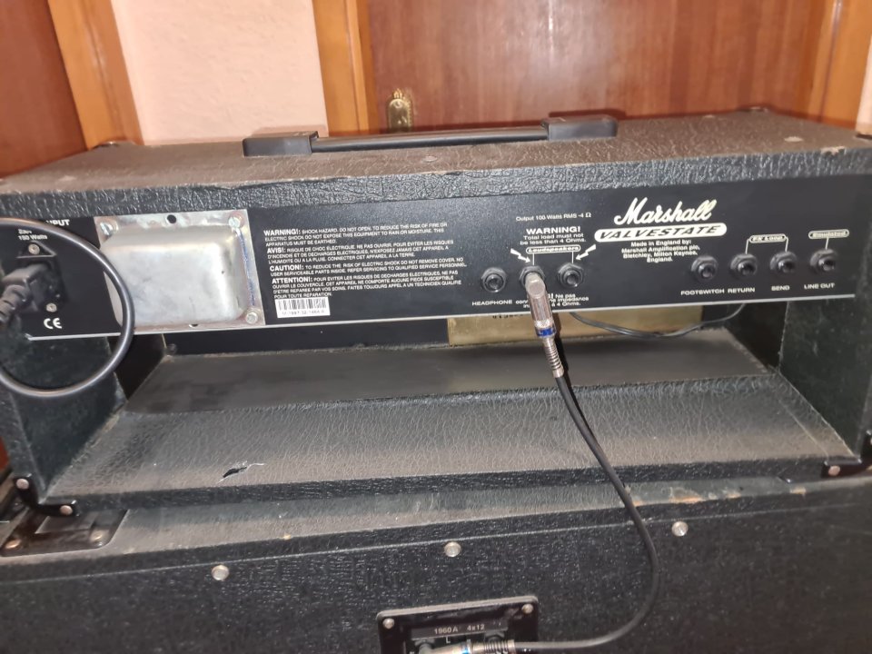 Cabezal Marshall VS100 + pantalla 1960A de segunda mano · Foto 4 de 4 · Madrid · 450 €