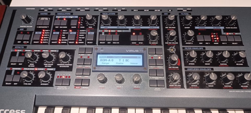 Sintetizador Access Virus Ti (61 Teclas) de segunda mano · Foto 8 de 9 · Barcelona · 1450 €