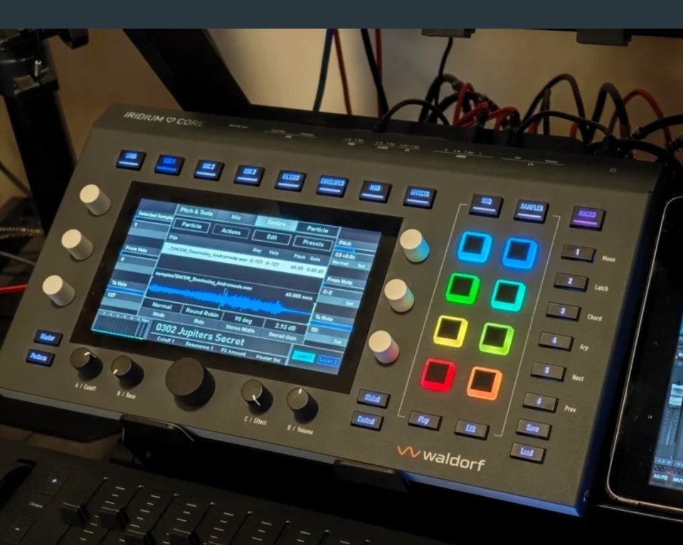 Waldorf Iridium Core + extras de segunda mano · Foto 1 de 8 · Granada · 995 €