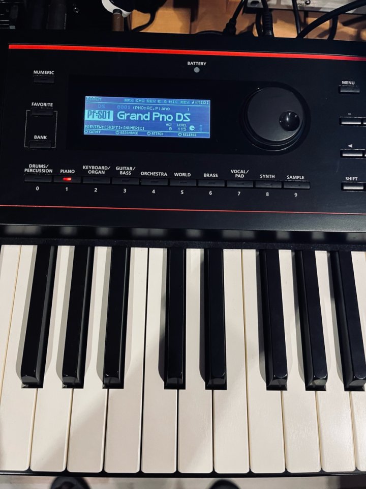 Roland Juno DS88 - Como Nuevo. Comprado Abr. 2024, con Garantía. Envío en embalaje original