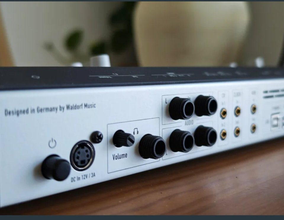 Waldorf Iridium Core + extras de segunda mano · Foto 5 de 8 · Granada · 995 €