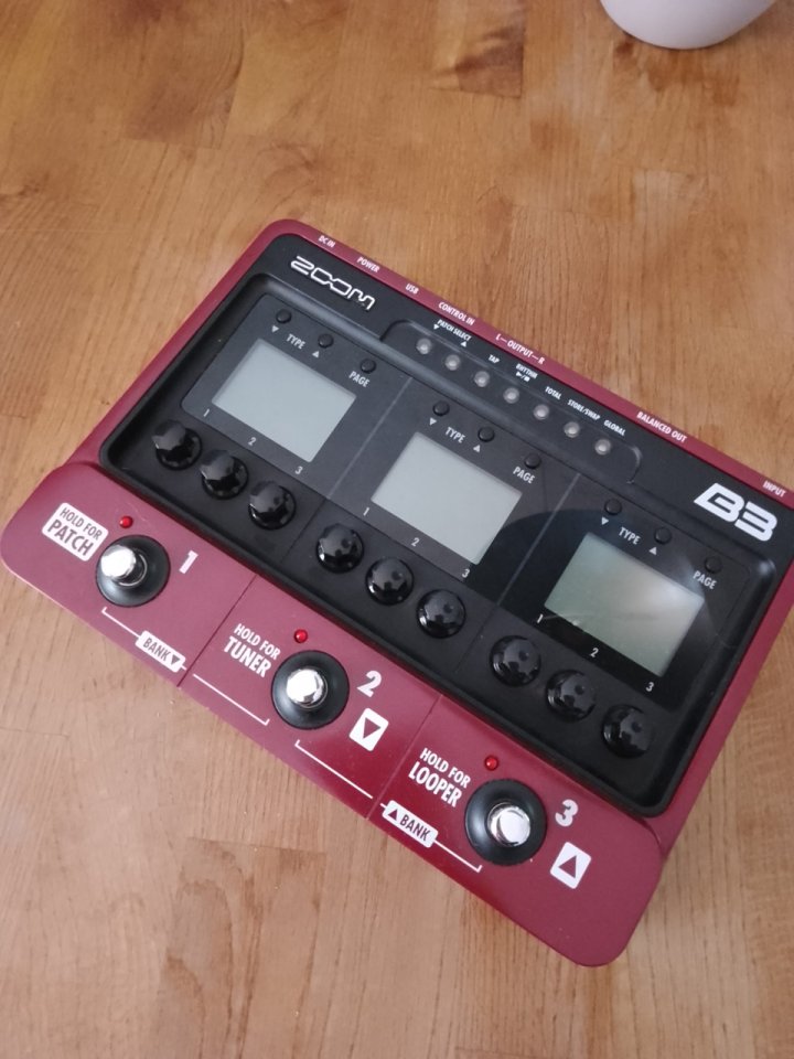 Zoom B3. Pedalera multiefectos para bajo.