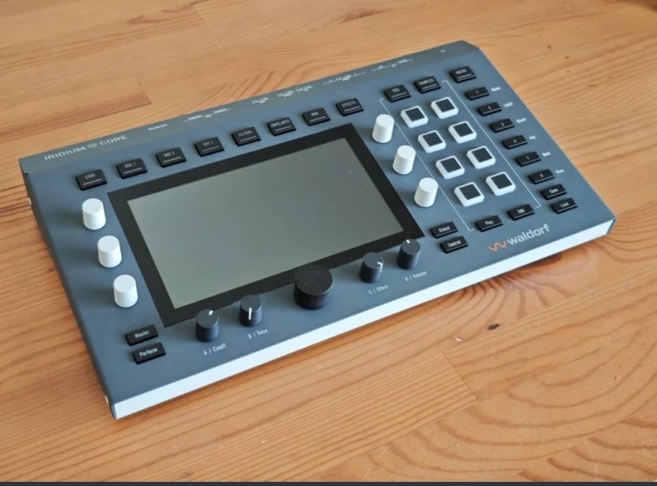 Waldorf Iridium Core + extras de segunda mano · Foto 6 de 8 · Granada · 995 €