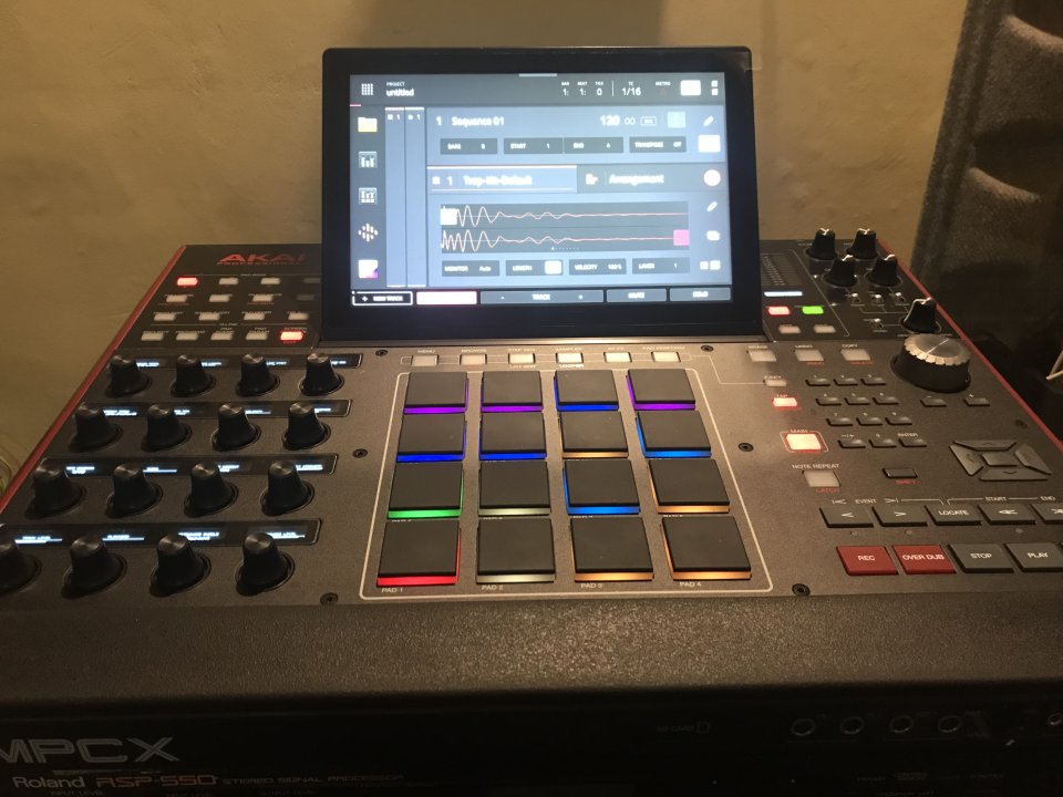 Akai mpcx.  Como nuevo (regalo 15 expansiones)