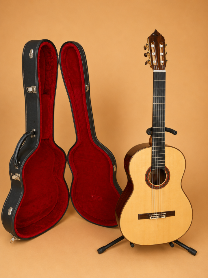 Guitarra flamenca Francisco Vico de segunda mano · Foto 2 de 8 · Málaga · 2100 €