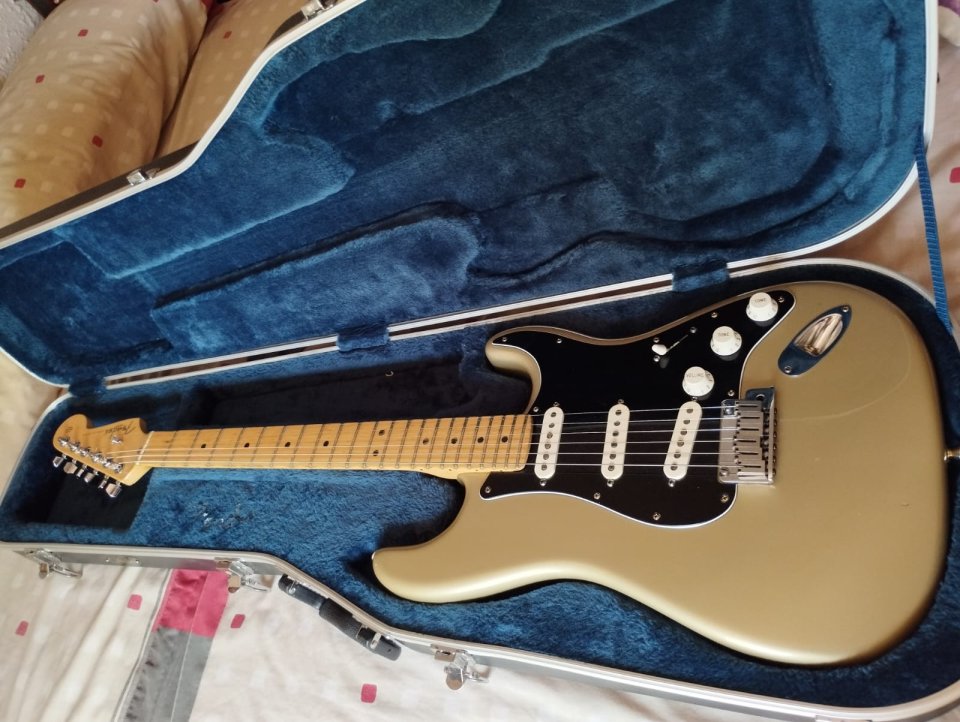 Fender Stratocaster 60 aniversary Usa de segunda mano · Foto 1 de 9 · Málaga · 1100 €