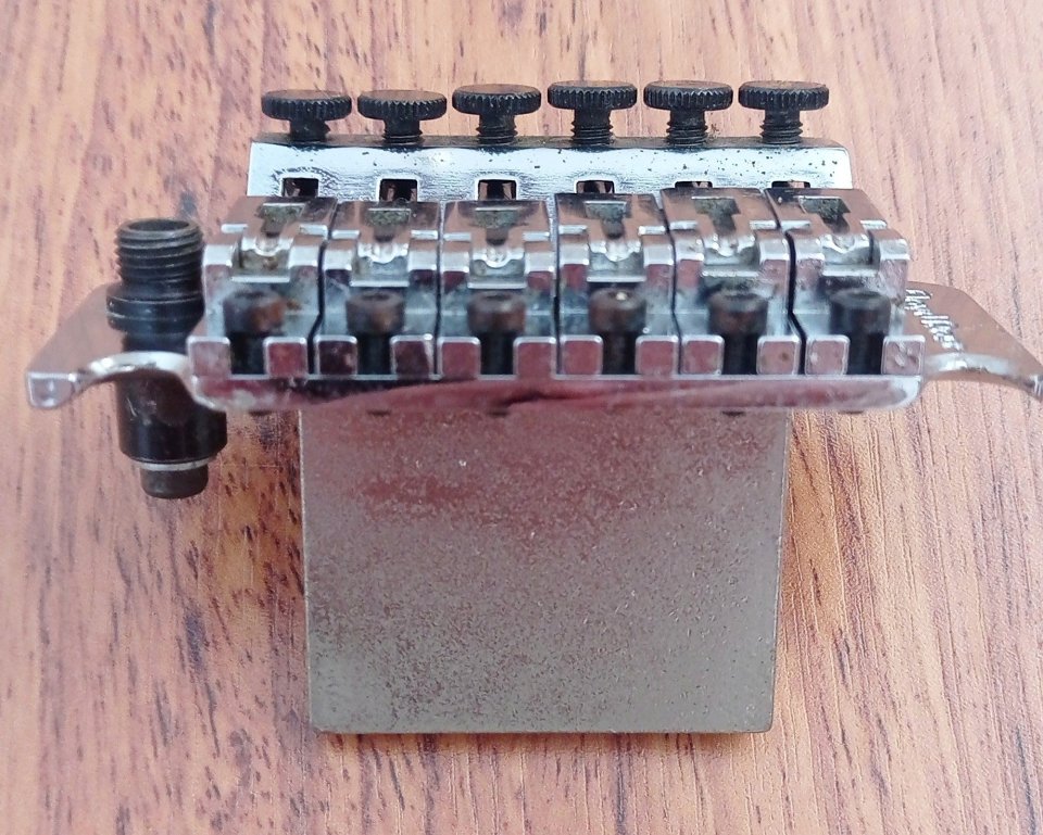 Puente para guitarra eléctrica Floyd Rose Original de segunda mano · Foto 8 de 9 · Cuenca · 225 €