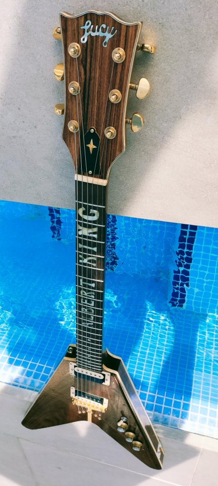 LUCY Albert King flying V by Luthier's Hut