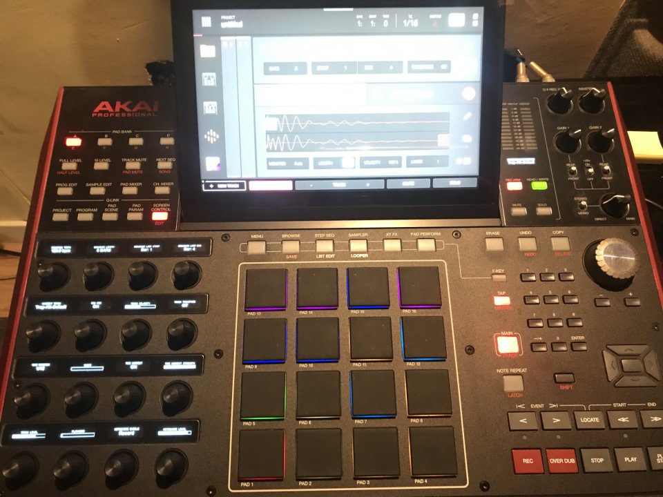 Akai mpcx.  Como nuevo (regalo 15 expansiones)