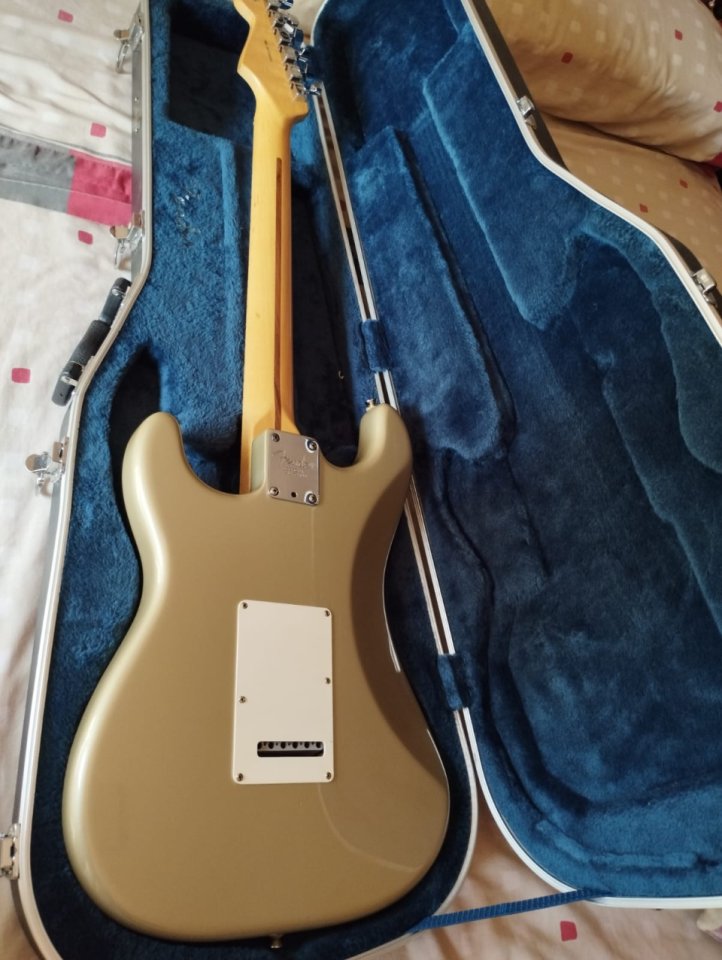 Fender Stratocaster 60 aniversary Usa de segunda mano · Foto 2 de 9 · Málaga · 1100 €