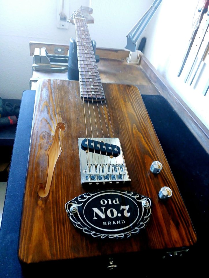 Mojo Guitars Cigarbox Jack Daniels de cuerpo solido, estilo Telecaster. de segunda mano · Foto 1 de 5 · Sevilla · 325 €