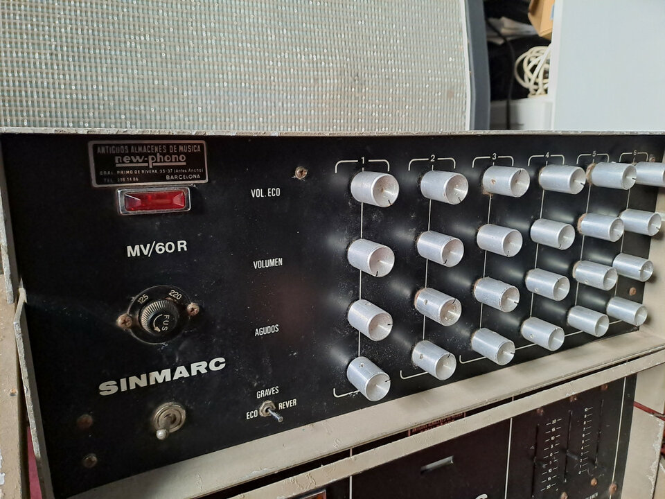 Previo a valvulas sinmarc MV60 R de los años70