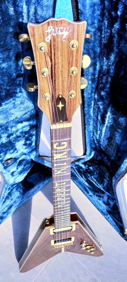 LUCY Albert King flying V by Luthier's Hut