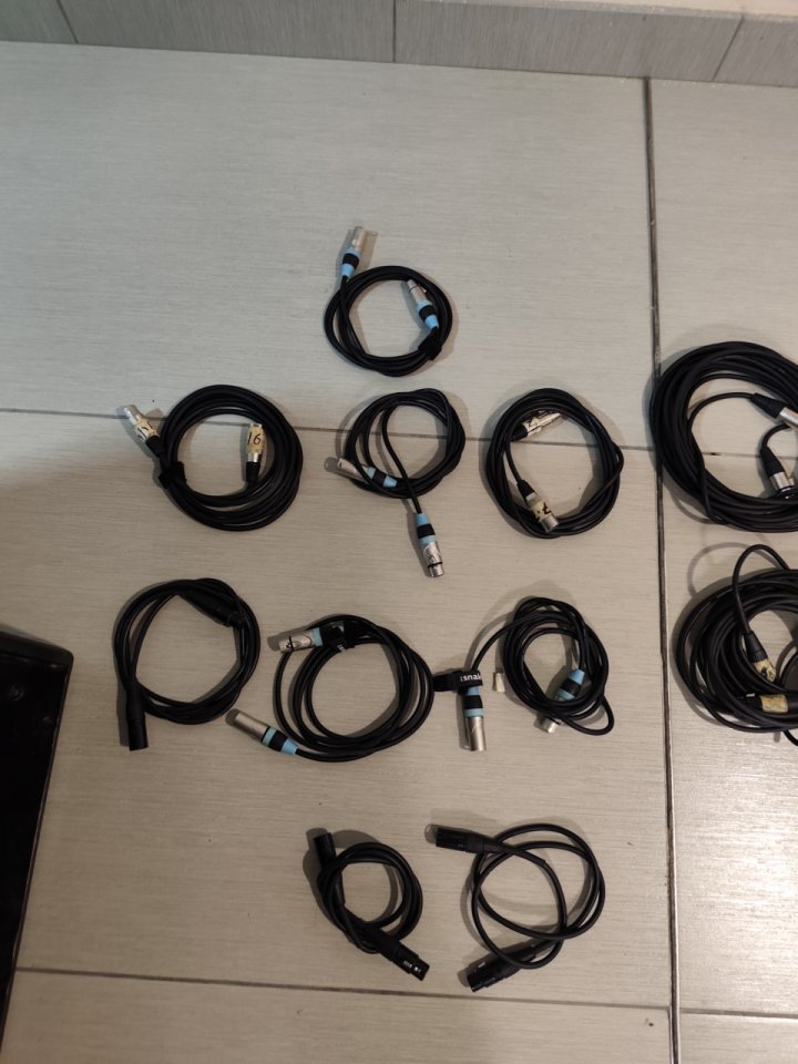 Lote de cables XLR de segunda mano · Foto 2 de 4 · Sevilla · 80 €