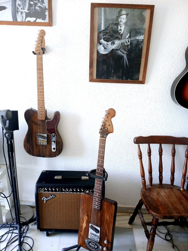 Mojo Guitars Cigarbox Jack Daniels de cuerpo solido, estilo Telecaster. de segunda mano · Foto 2 de 5 · Sevilla · 325 €