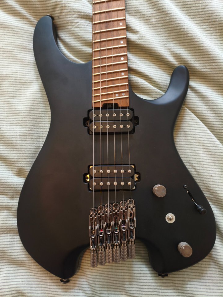 Ibanez QX52 headless mejorada