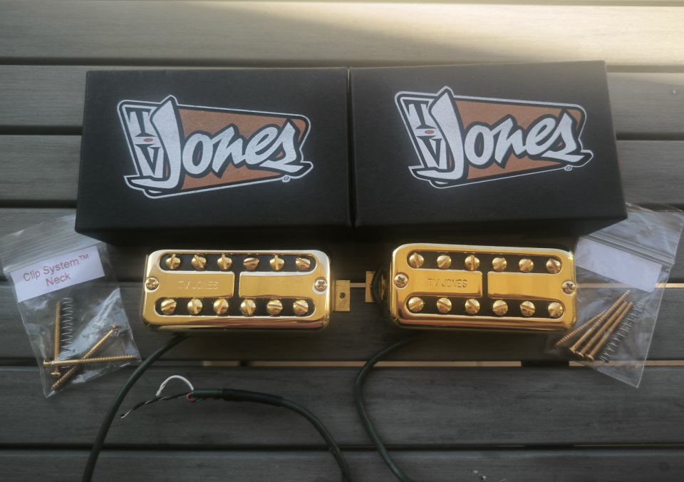 OFERTÓN TV jones Clasic (neck) y Classic Plus (bridge) ENVÍO INCLUIDO de segunda mano · Foto 1 de 3 · Murcia · 195 €