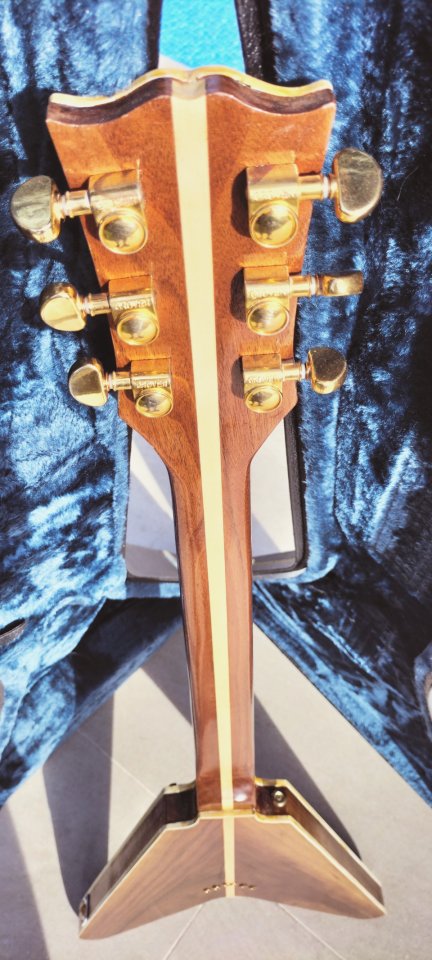 LUCY Albert King flying V by Luthier's Hut