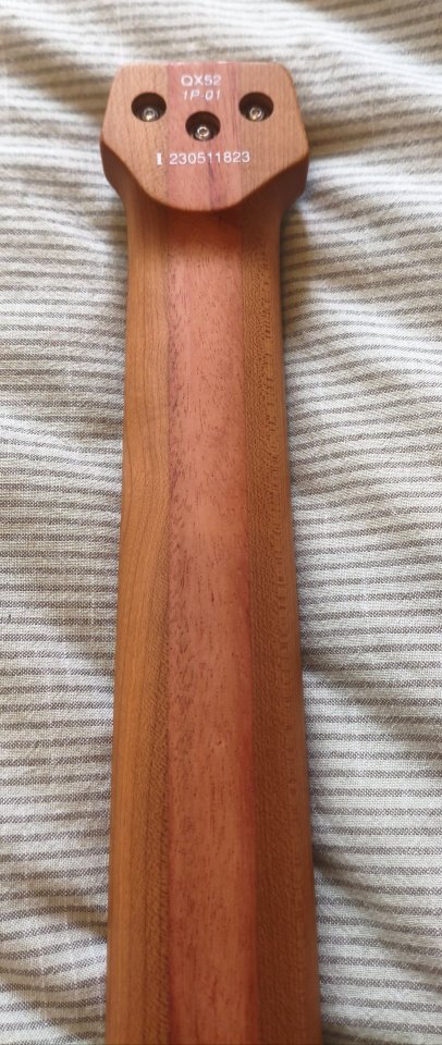 Ibanez QX52 headless mejorada