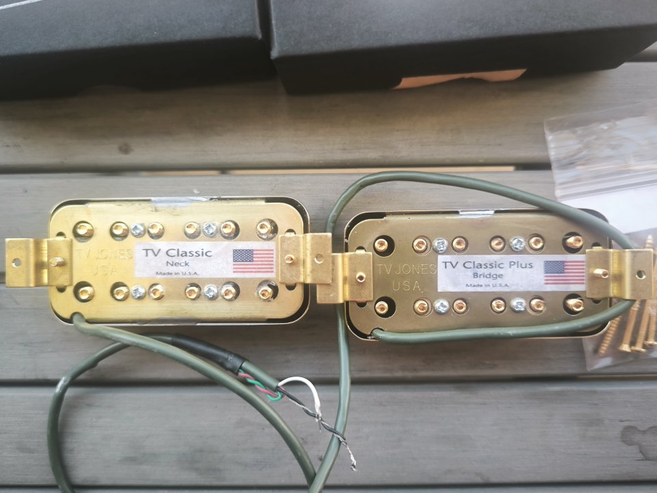 OFERTÓN TV jones Clasic (neck) y Classic Plus (bridge) ENVÍO INCLUIDO de segunda mano · Foto 2 de 3 · Murcia · 195 €