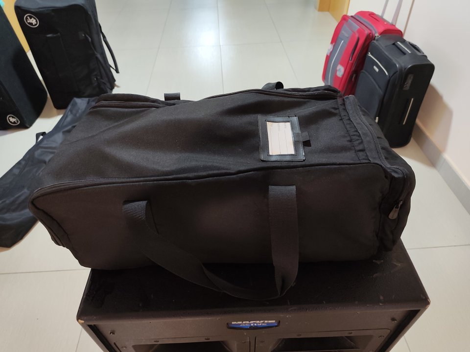 Maquina de humo con funda de segunda mano · Foto 2 de 2 · Sevilla · 90 €