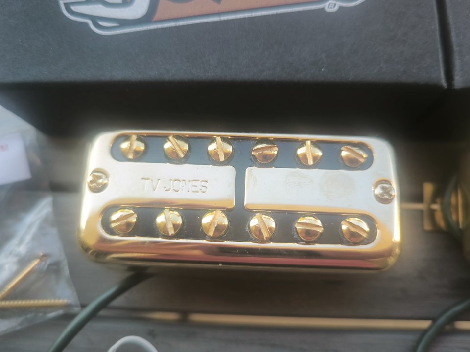 OFERTÓN TV jones Clasic (neck) y Classic Plus (bridge) ENVÍO INCLUIDO de segunda mano · Foto 3 de 3 · Murcia · 195 €