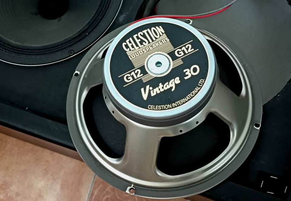 Pantalla HB G212 Vintage, con 2 Altavozces Celestion Vintage 30 G12 de segunda mano · Foto 1 de 7 · Madrid · 175 €