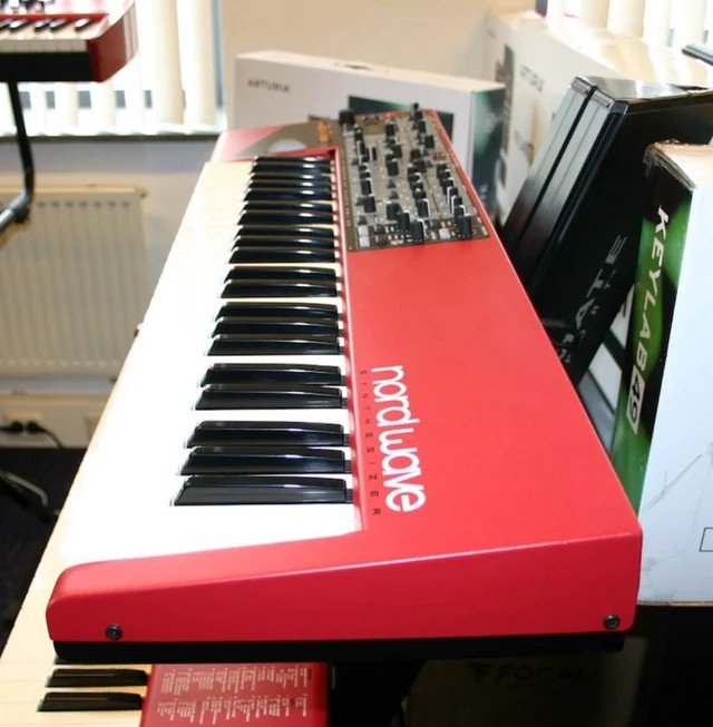 Nord Wave 1 con soft case de segunda mano · Foto 3 de 3 · Alicante · 550 €
