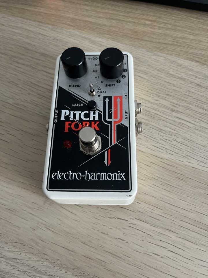 EQD Special Cranker, EHX Deluxe Big Muff y Pitch Fork, Drunk Beaver Bat Cold War V2, Blackstar Dept 10 Boost de segunda mano · Foto 3 de 8 · Sevilla