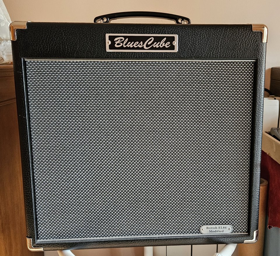 Roland Blues Cube Hot British EL84 Modified + Celestion Creamback de segunda mano · Foto 1 de 10 · Tarragona · 490 €