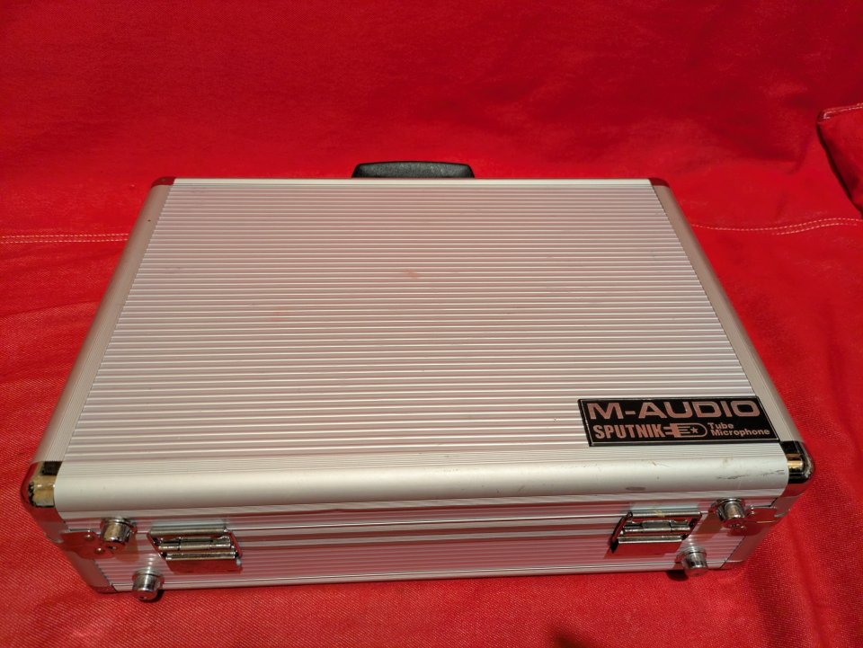 Micro a válvulas multipatrón M-Audio Sputnik