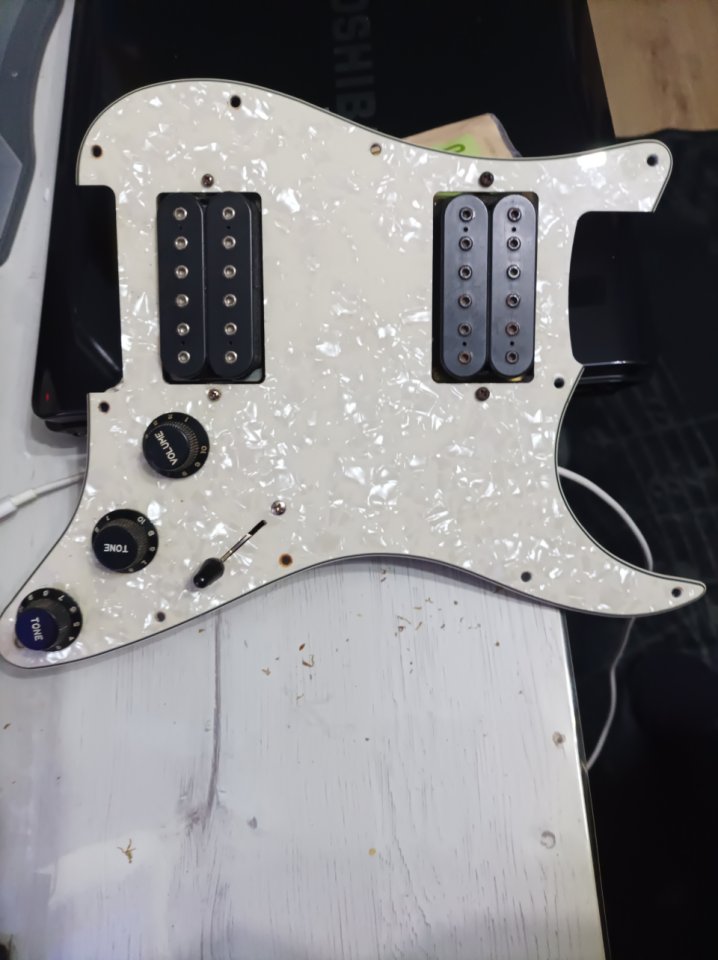 Vendo electrónica stratocaster H H Dimarzio