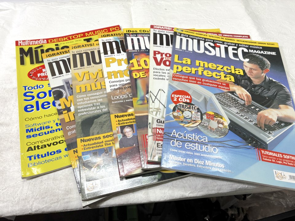 Más de 170 revistas de música con sus Cd,s.