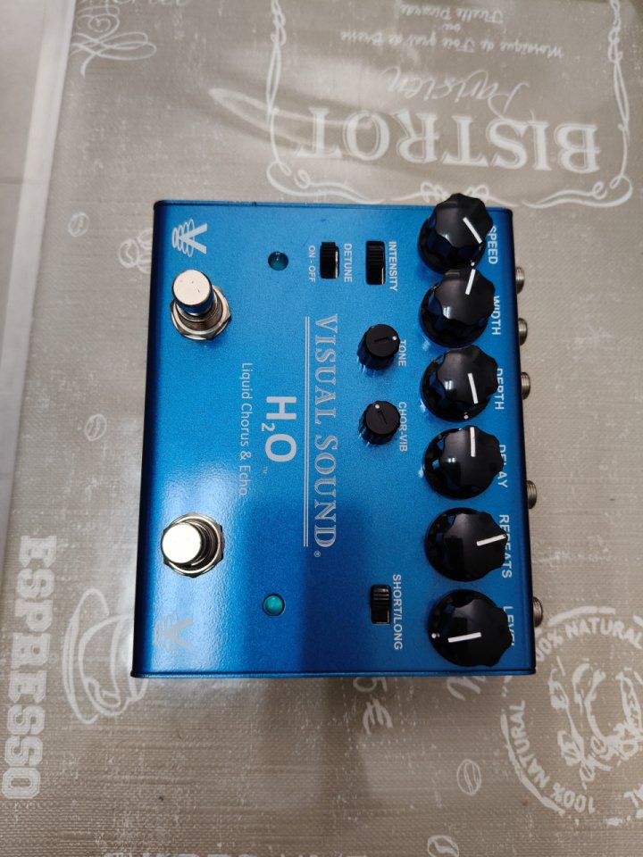 Visual Sound H2O V3 Chorus & Echo Pedal de segunda mano · Foto 1 de 5 · León · 110 €