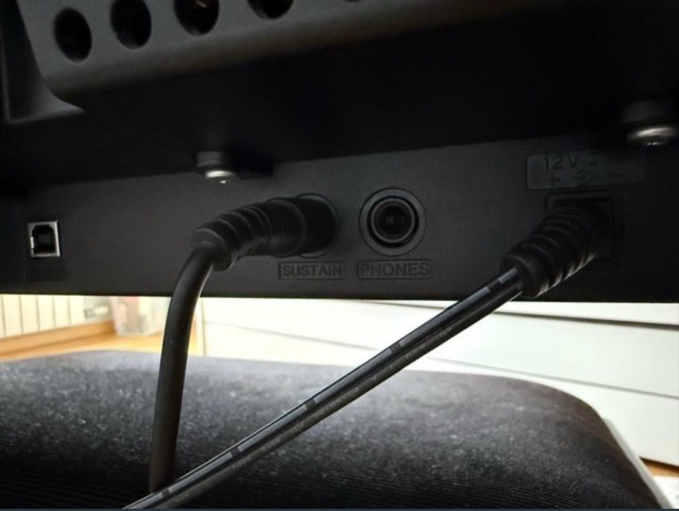 Yamaha P-45 + mueble + banqueta + pedal sustain de segunda mano · Foto 5 de 10 · Pontevedra · 372 €