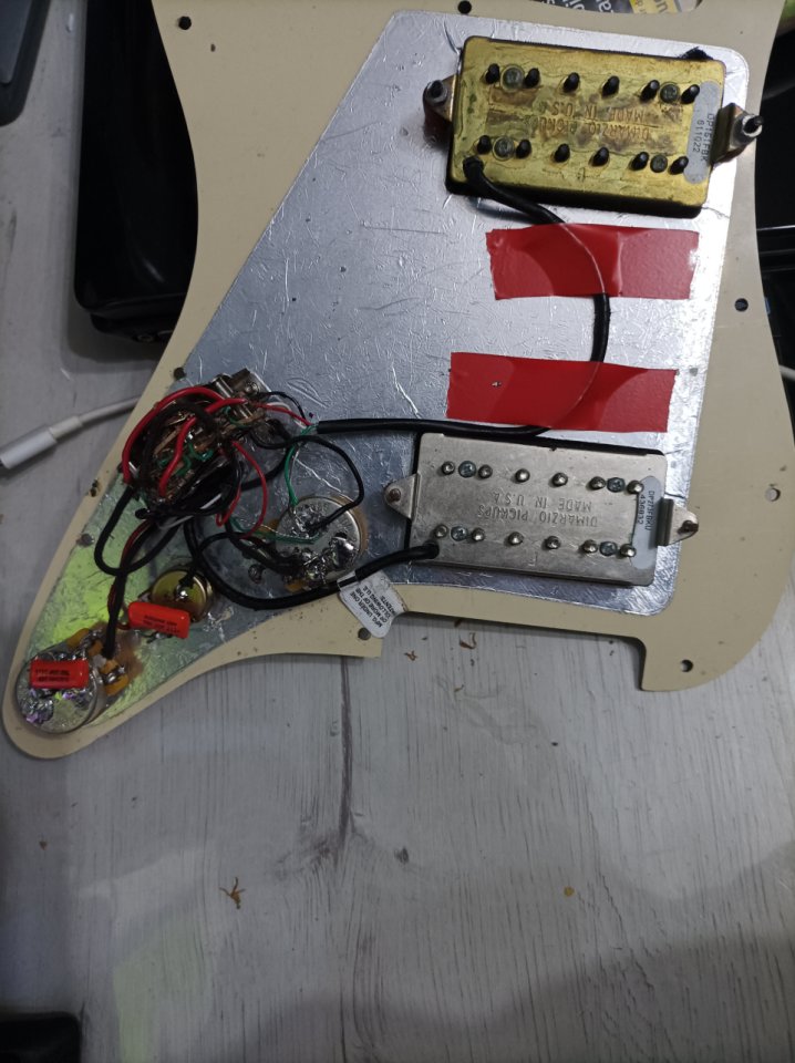 Vendo electrónica stratocaster H H Dimarzio