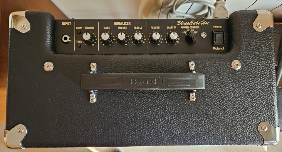 Roland Blues Cube Hot British EL84 Modified + Celestion Creamback de segunda mano · Foto 4 de 10 · Tarragona · 490 €