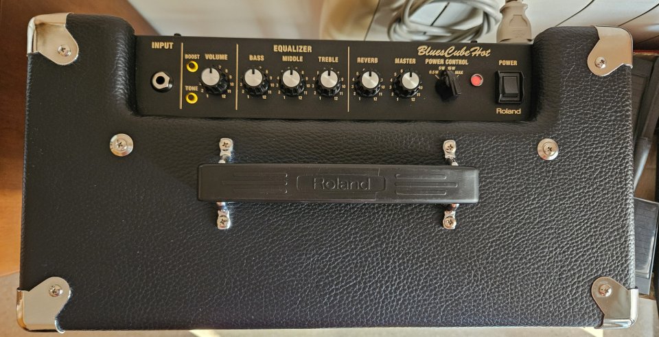 Roland Blues Cube Hot British EL84 Modified + Celestion Creamback de segunda mano · Foto 5 de 10 · Tarragona · 490 €