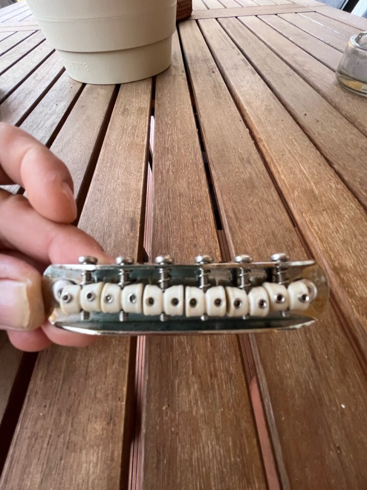 Puente Fender jaguar, jazzmaster y Mustang con graph tech + regalo de segunda mano · Foto 3 de 6 · Valencia · 40 €