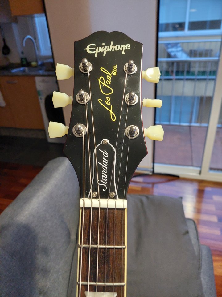 Epiphone Gibson inspired 1950 standard Les Paul figured maple top